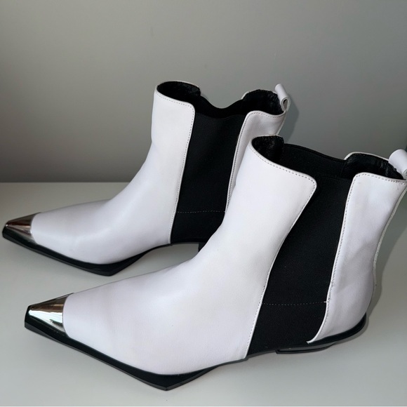 White Ankle Boots w/ Black Elastic & Silver Cap Toe – Size 9 - Picture 5 of 9